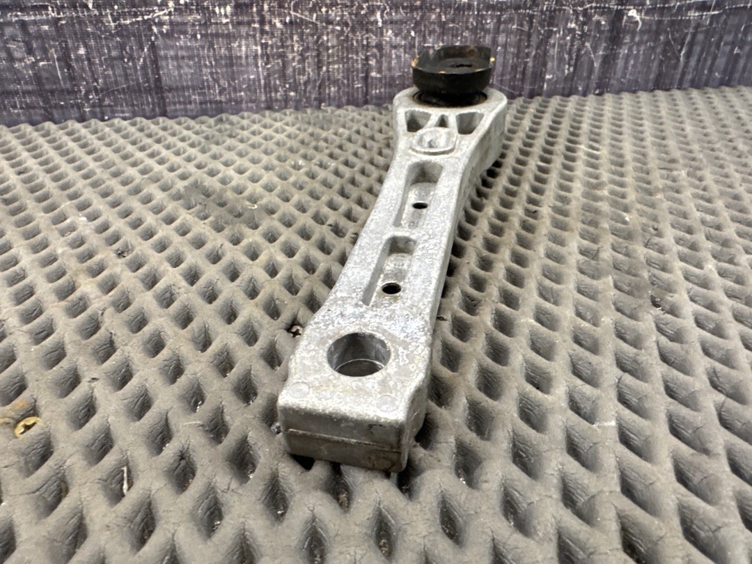 Опора двигателя, 970 рублей, Красноярск