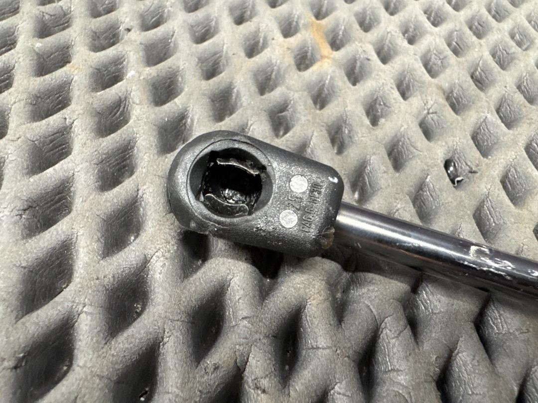 Амортизатор багажника, 620 рублей, Красноярск