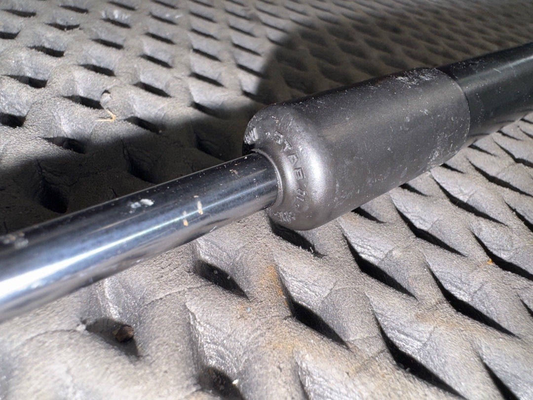 Амортизатор багажника, 620 рублей, Красноярск