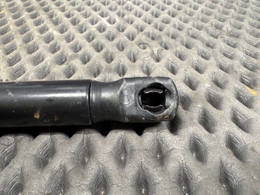 Амортизатор багажника, 620 рублей, Красноярск