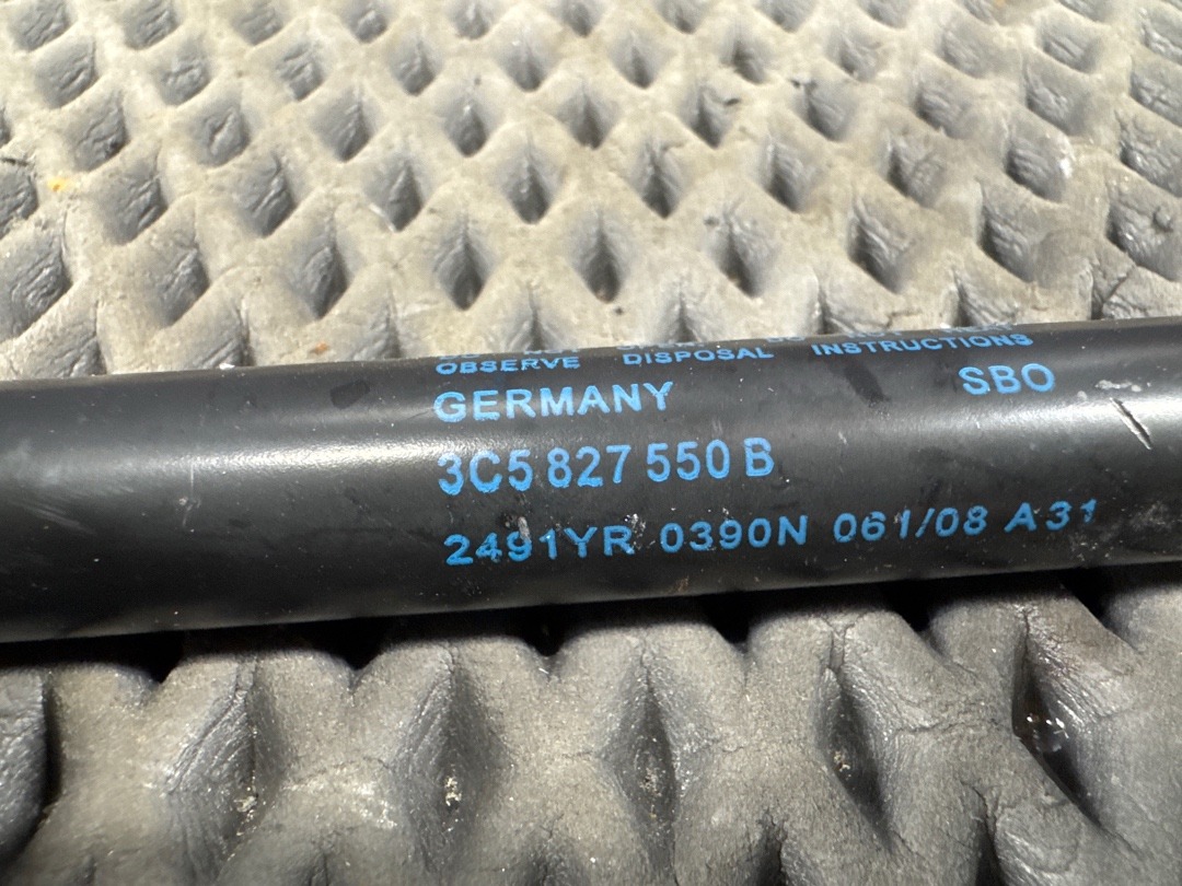 Амортизатор багажника, 620 рублей, Красноярск