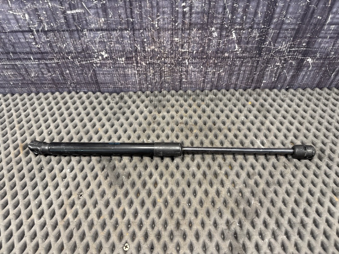 Амортизатор багажника, 620 рублей, Красноярск