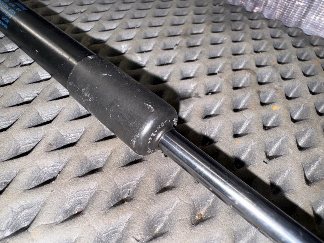 Амортизатор багажника, 620 рублей, Красноярск