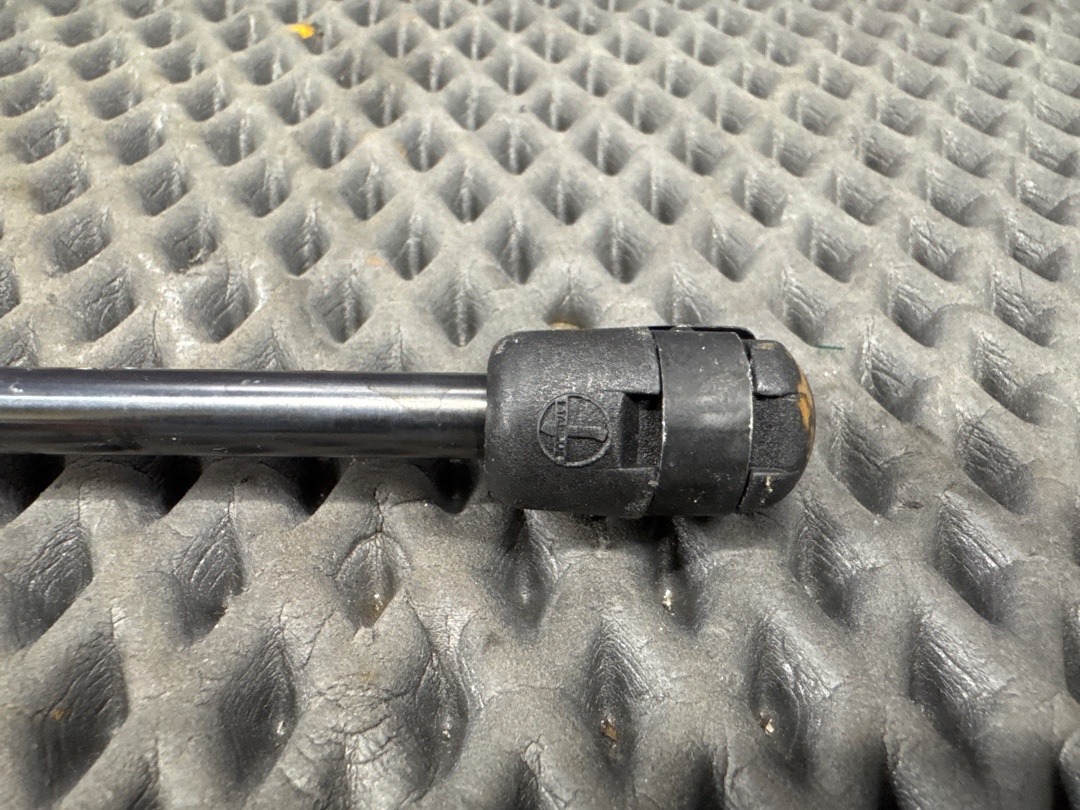 Амортизатор багажника, 620 рублей, Красноярск