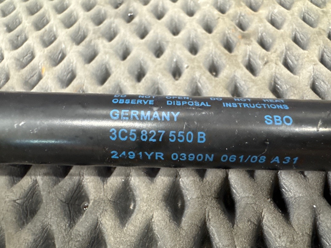 Амортизатор багажника, 620 рублей, Красноярск