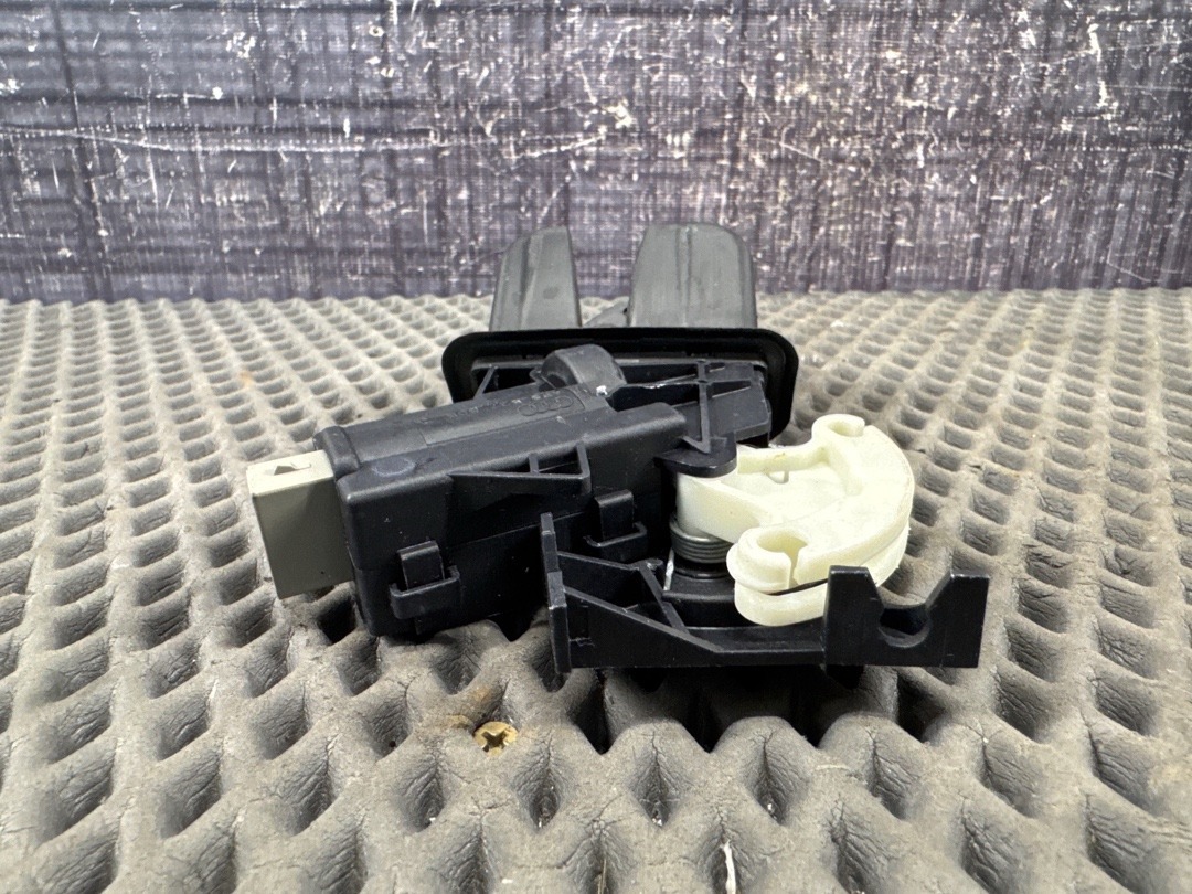 Замок багажника, 3360 рублей, Красноярск