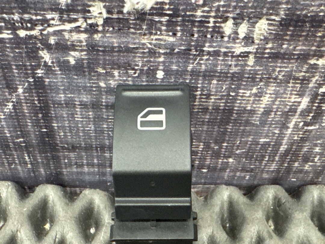 Кнопка стеклоподъемника, 730 рублей, Красноярск