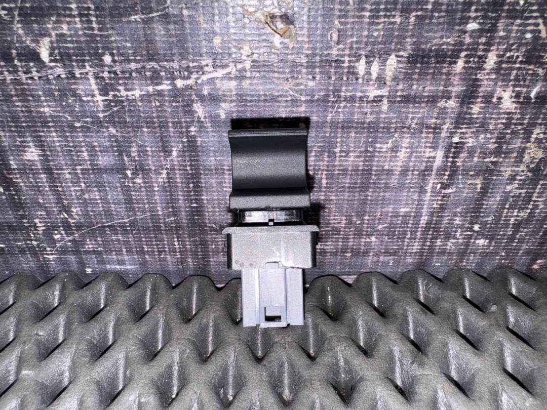 Кнопка стеклоподъемника, 730 рублей, Красноярск