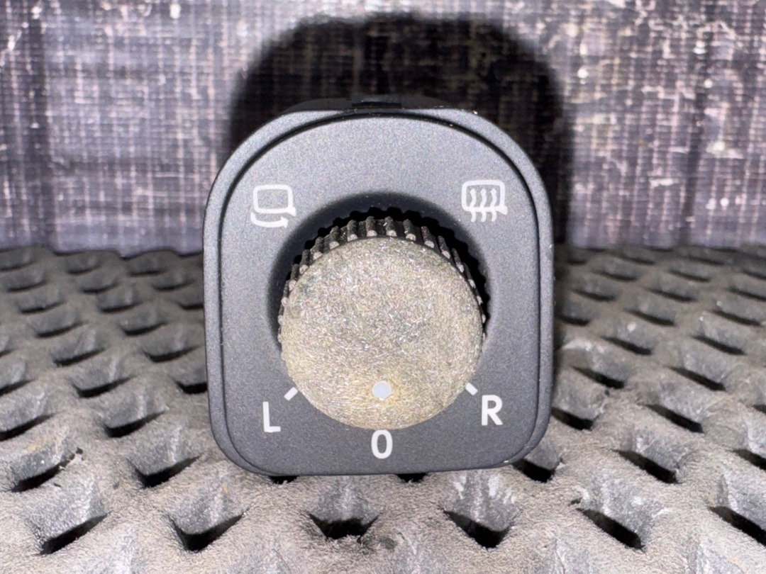 Кнопка регулировки зеркал, 1270 рублей, Красноярск