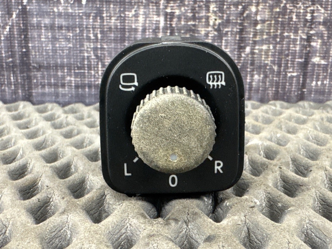 Кнопка регулировки зеркал, 1270 рублей, Красноярск