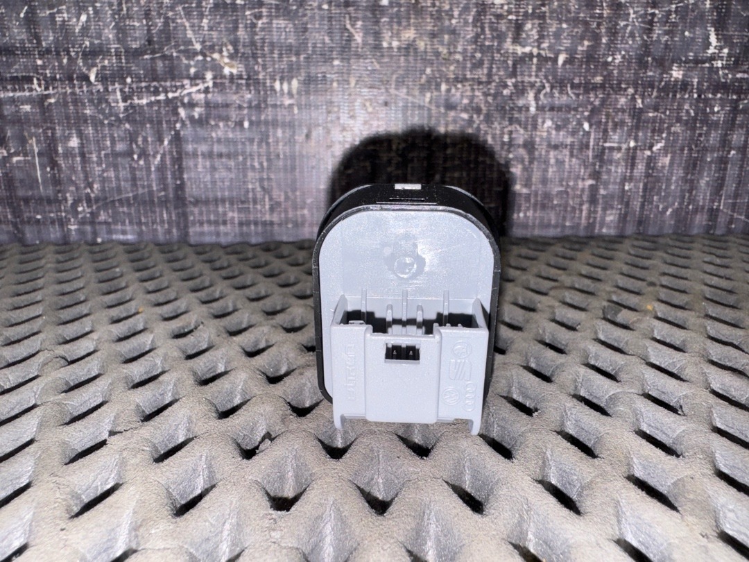 Кнопка регулировки зеркал, 1270 рублей, Красноярск