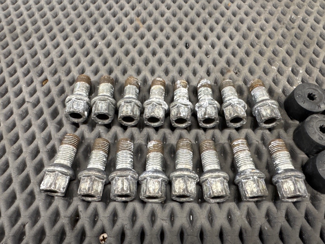 Комплект колесных болтов, 3210 рублей, Красноярск