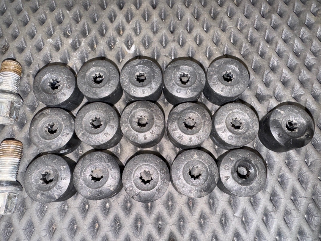 Комплект колесных болтов, 3210 рублей, Красноярск