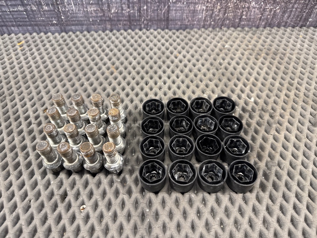 Комплект колесных болтов, 3210 рублей, Красноярск