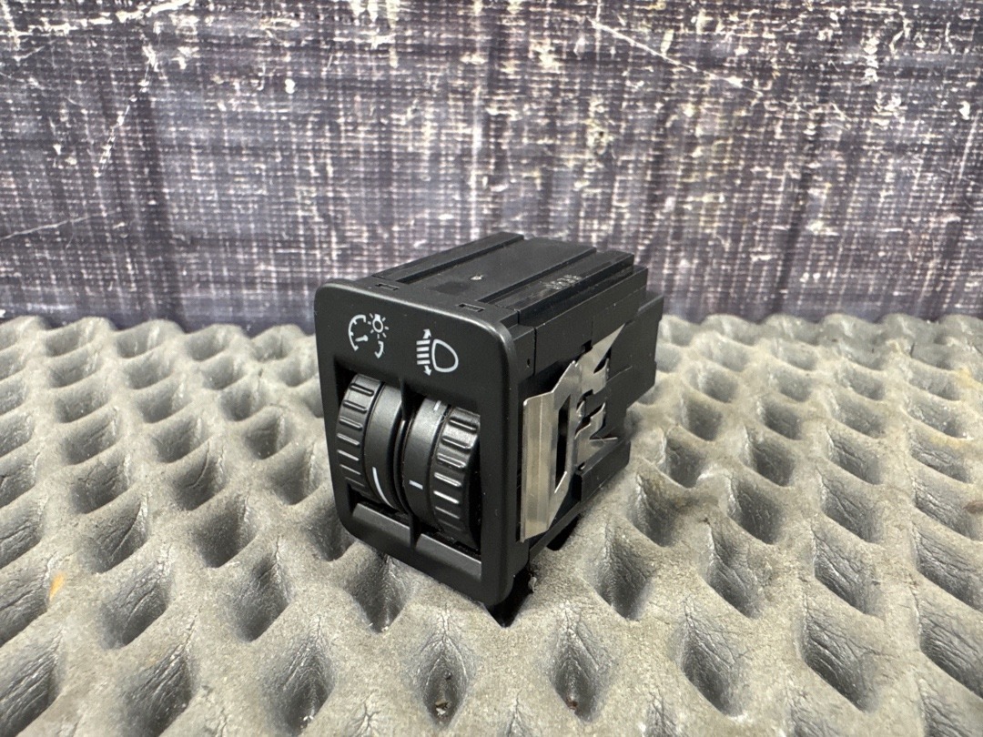 Кнопка яркости подсветки, 960 рублей, Красноярск