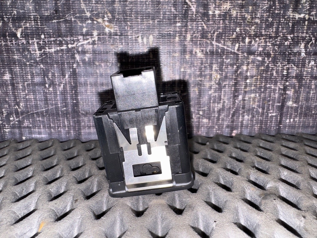 Кнопка яркости подсветки, 960 рублей, Красноярск