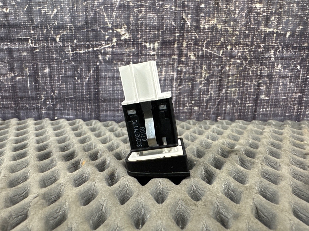 Кнопка ESP, 970 рублей, Красноярск