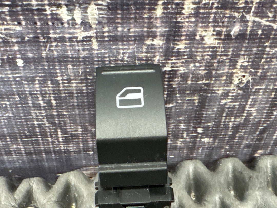 Кнопка стеклоподъемника, 730 рублей, Красноярск