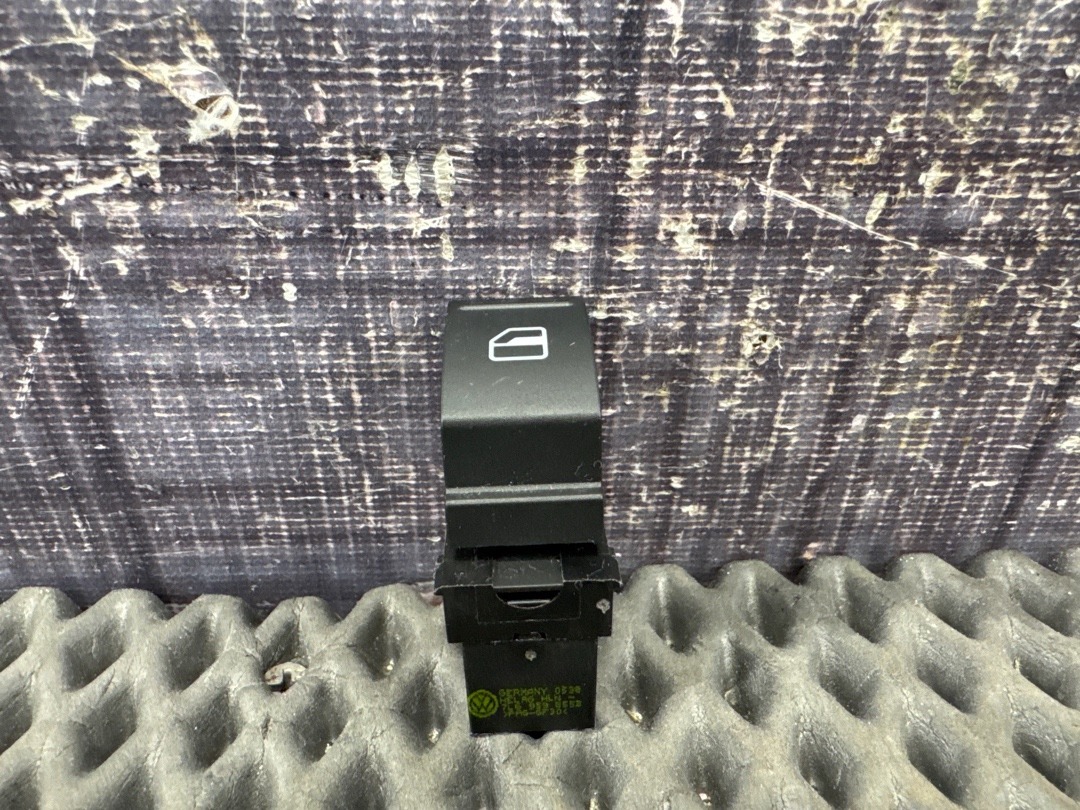 Кнопка стеклоподъемника, 730 рублей, Красноярск