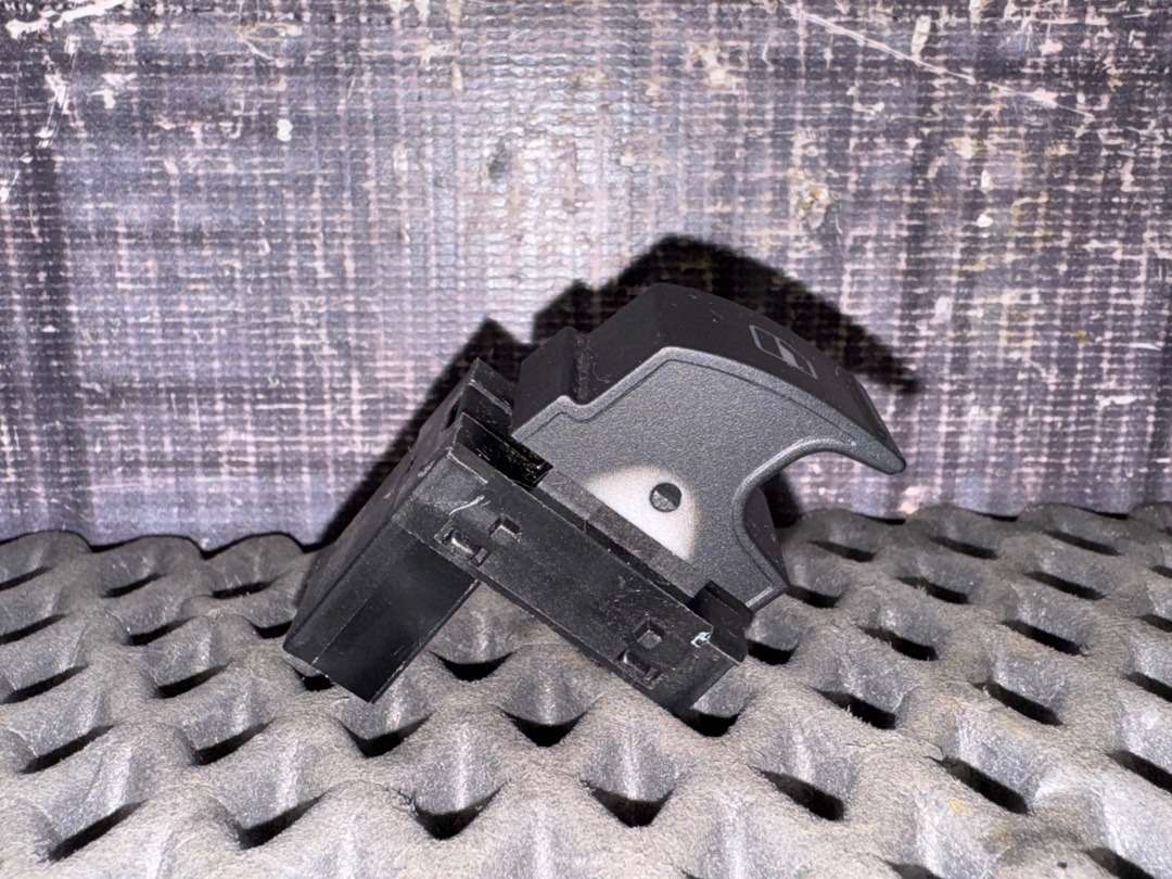 Кнопка стеклоподъемника, 730 рублей, Красноярск