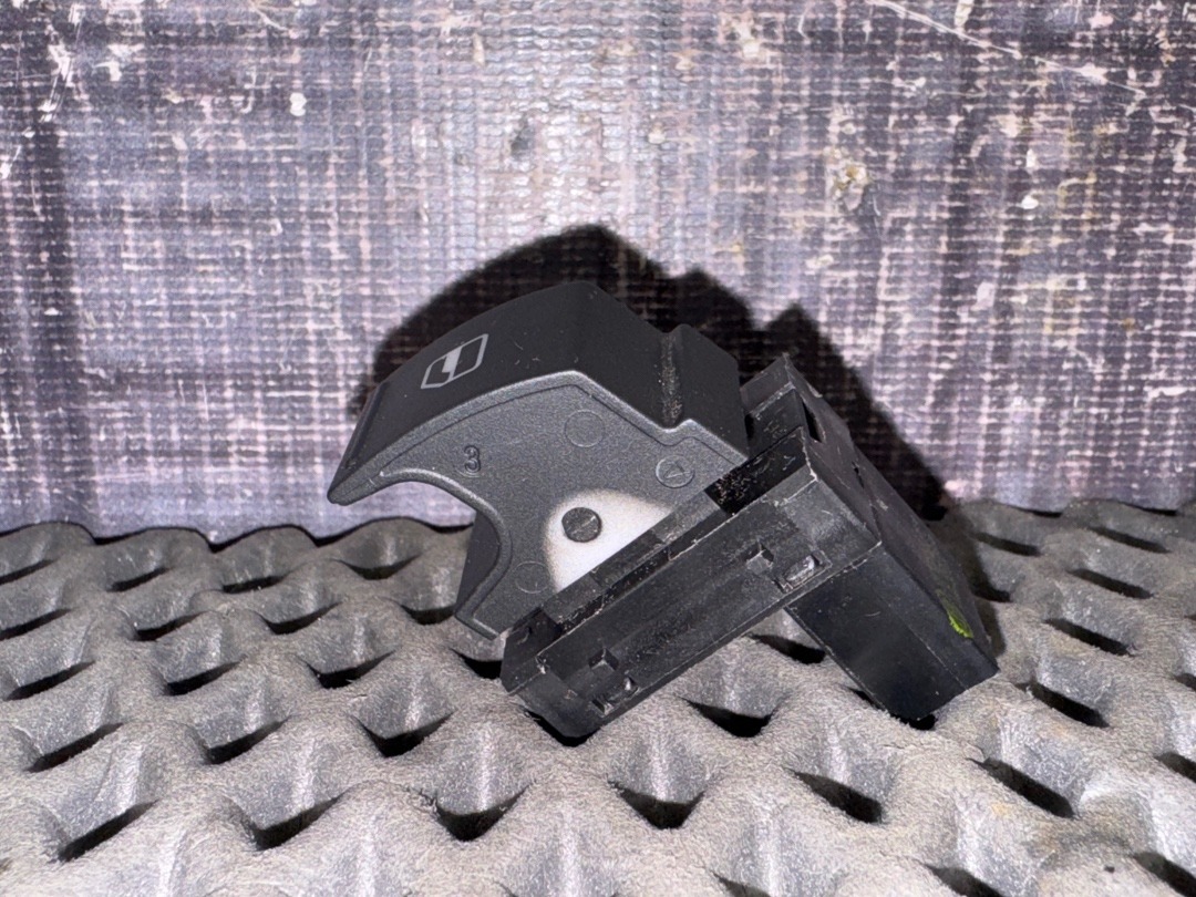 Кнопка стеклоподъемника, 730 рублей, Красноярск