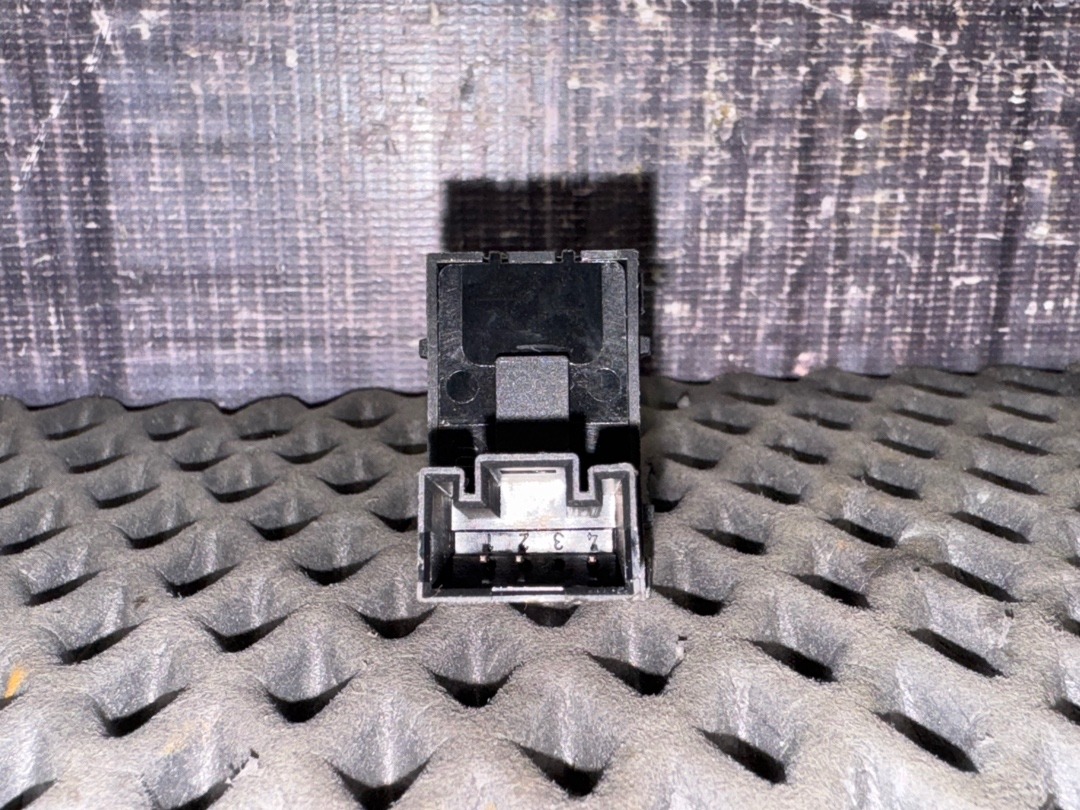 Кнопка стеклоподъемника, 730 рублей, Красноярск