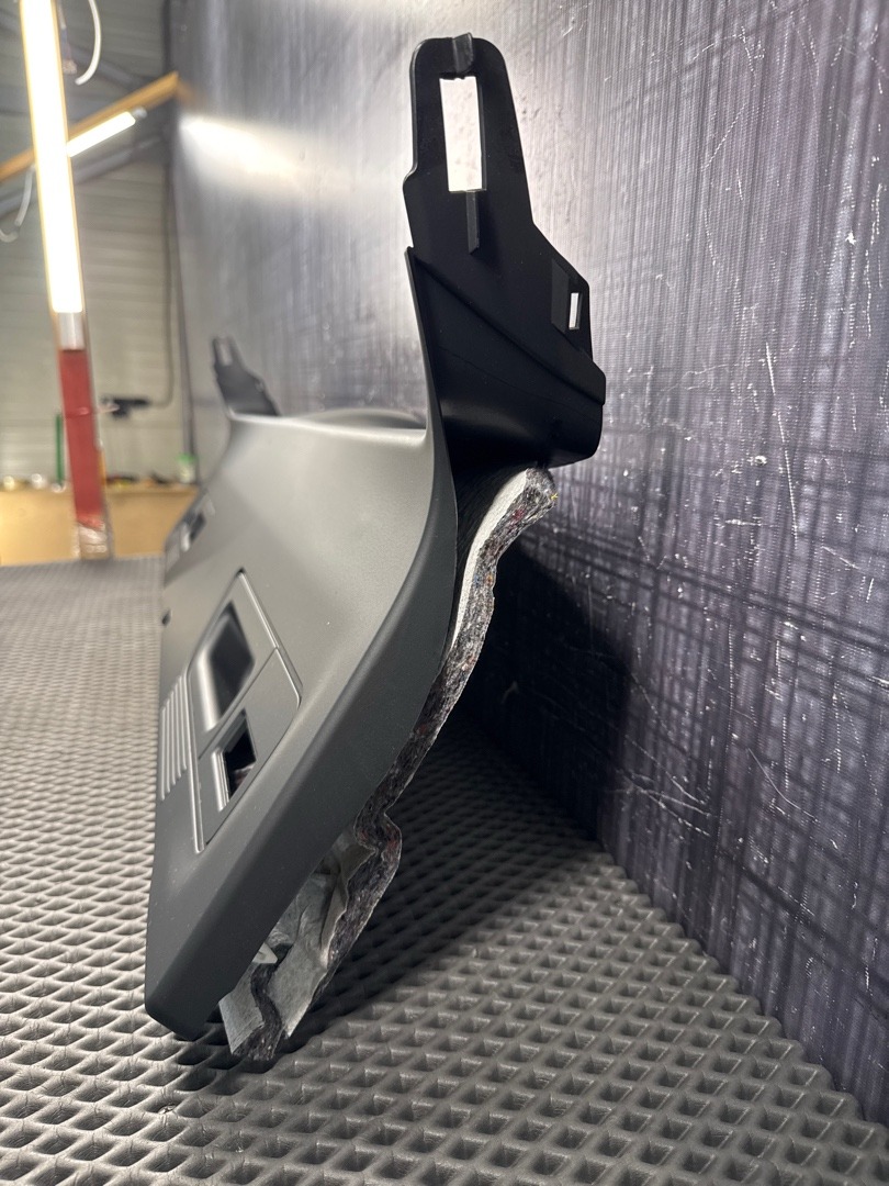 Обшивка крышки багажника, 1870 рублей, Красноярск