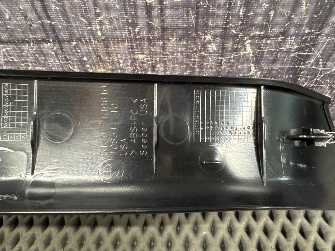 Пластик крышки багажника, 830 рублей, Красноярск