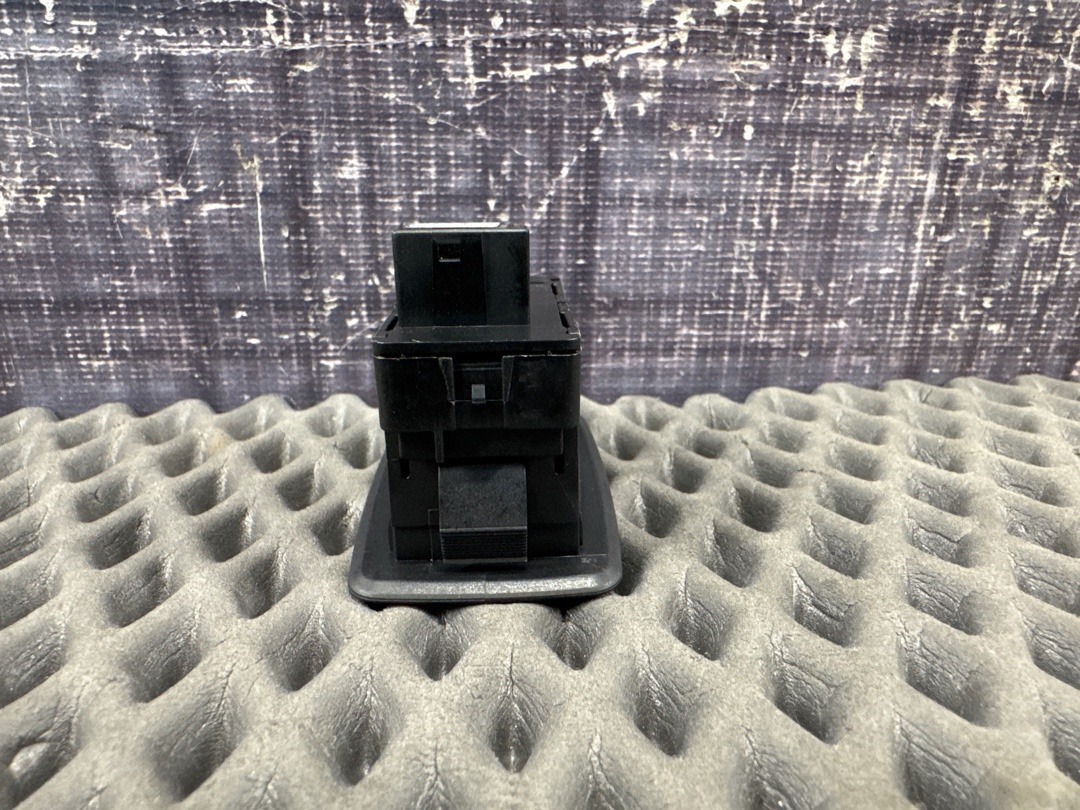 Кнопка стеклоподъемника, 620 рублей, Красноярск