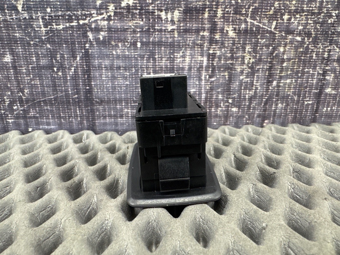 Кнопка стеклоподъемника, 620 рублей, Красноярск