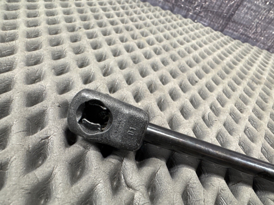 Амортизатор капота, 830 рублей, Красноярск