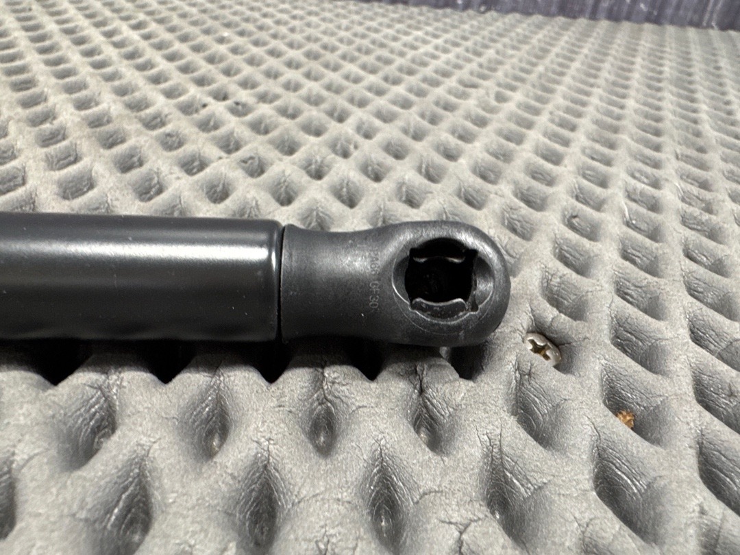 Амортизатор капота, 830 рублей, Красноярск