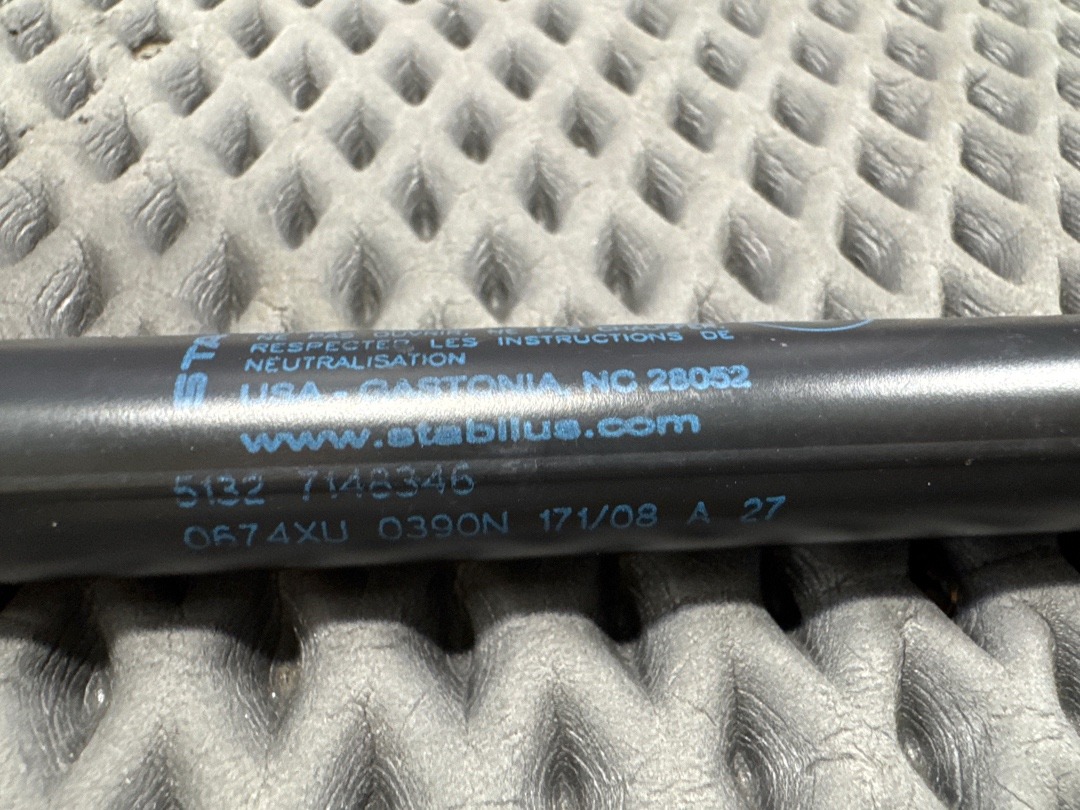 Амортизатор капота, 830 рублей, Красноярск