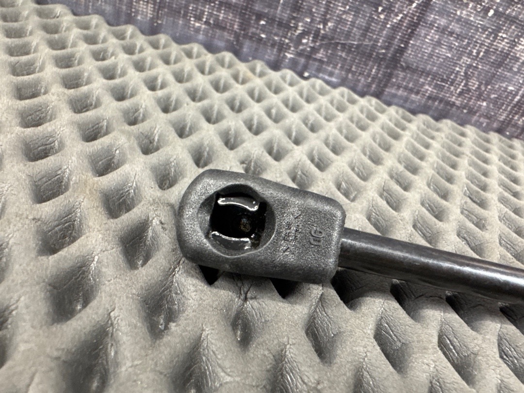 Амортизатор капота, 830 рублей, Красноярск