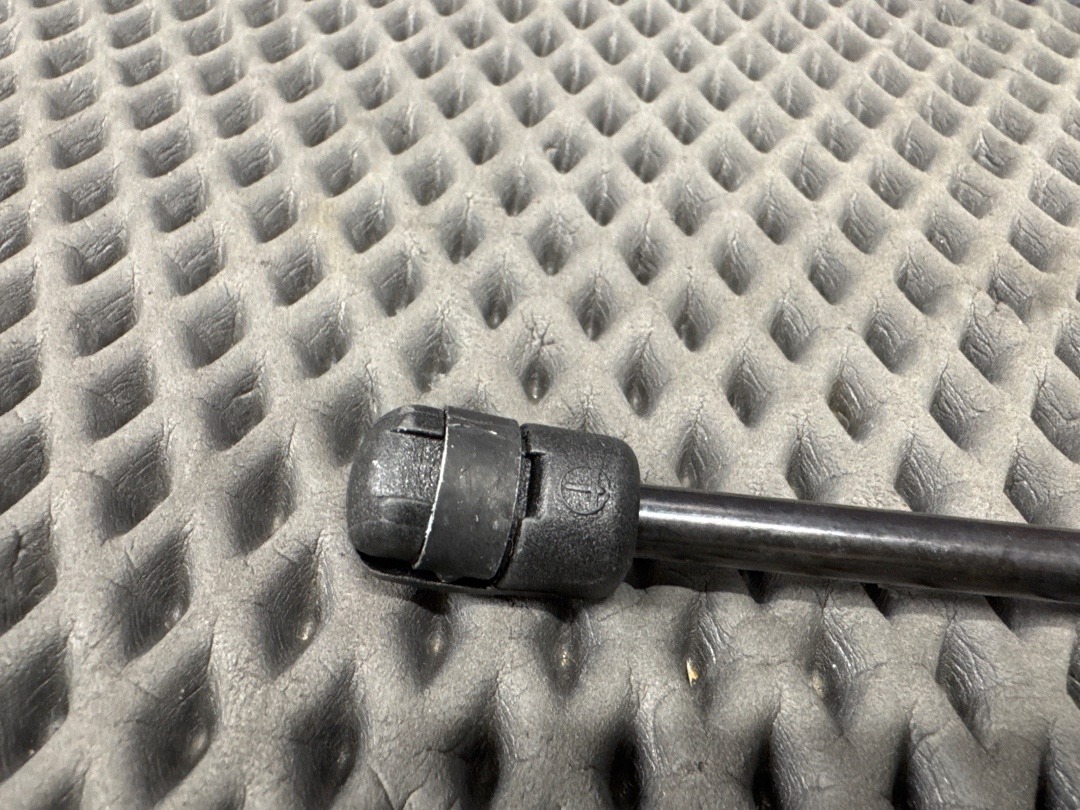 Амортизатор капота, 830 рублей, Красноярск