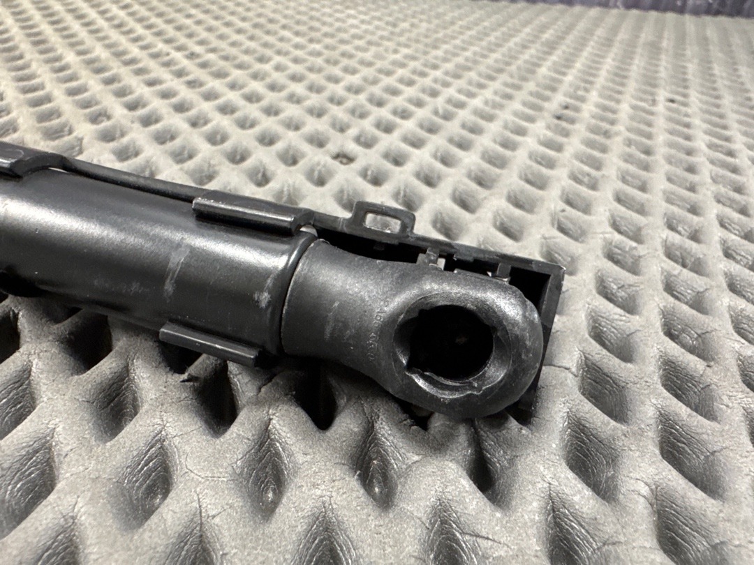 Амортизатор капота, 830 рублей, Красноярск