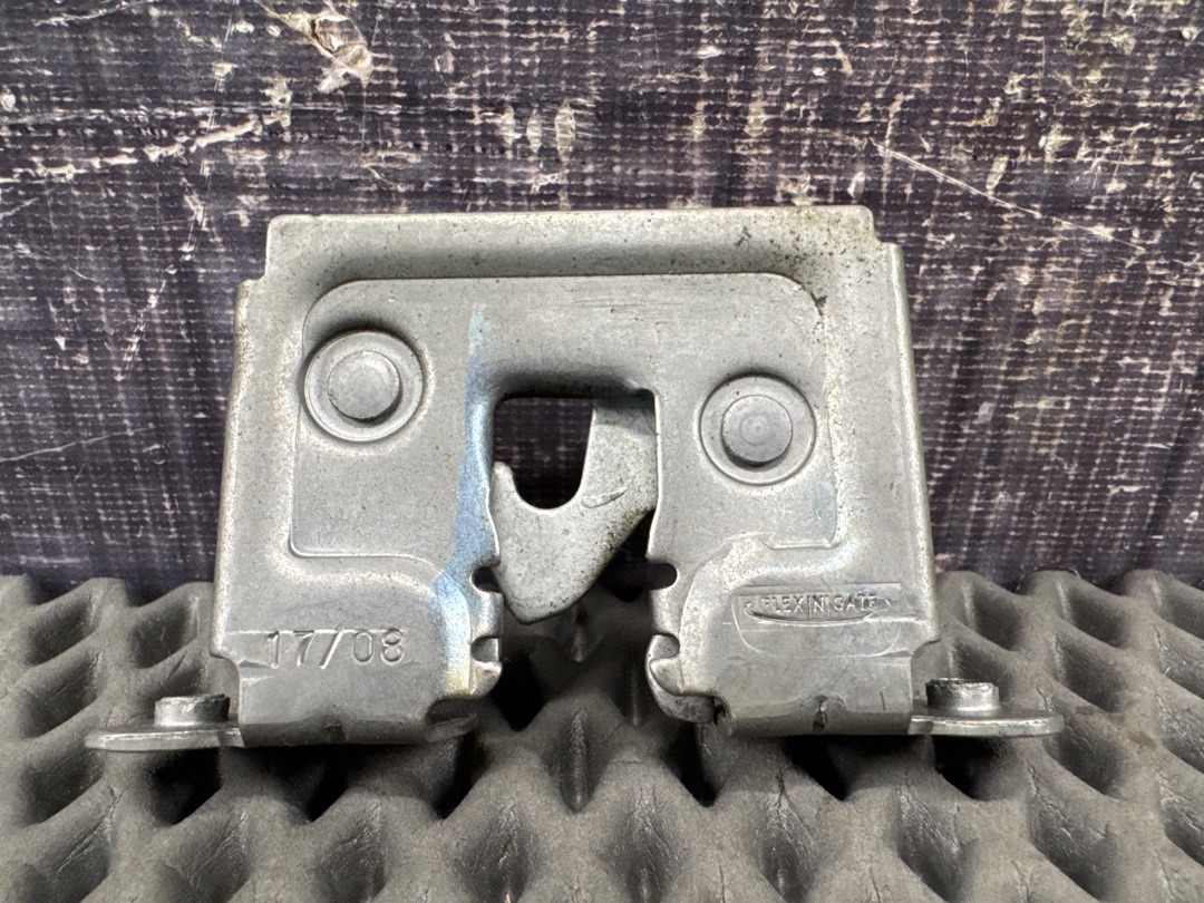 Замок капота, 1430 рублей, Красноярск