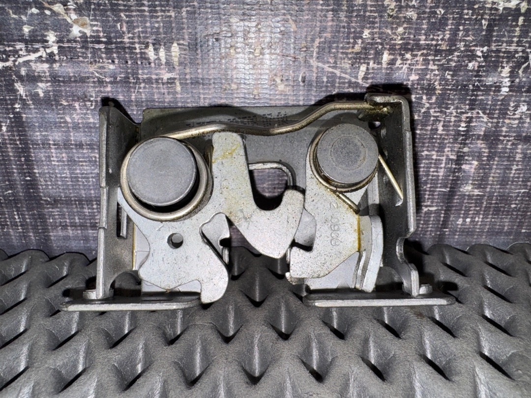 Замок капота, 1430 рублей, Красноярск