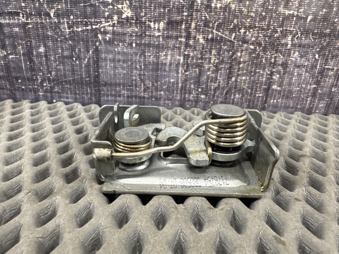 Замок капота, 1430 рублей, Красноярск