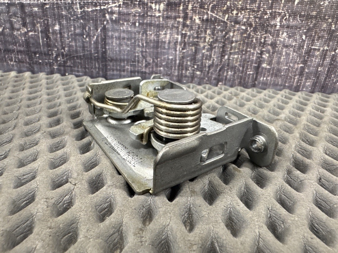 Замок капота, 1430 рублей, Красноярск