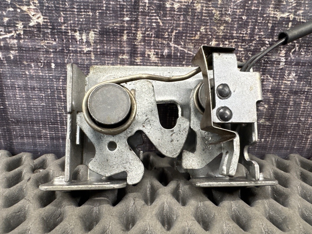 Замок капота, 1620 рублей, Красноярск