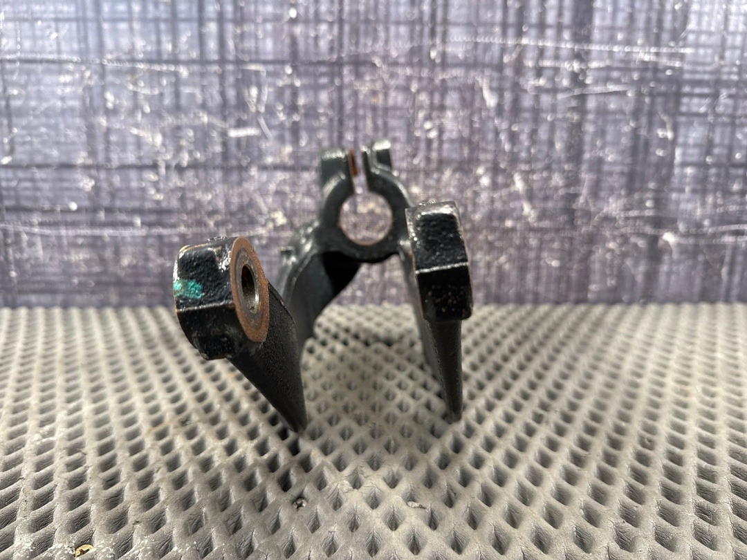 Кронштейн амортизатора, 1310 рублей, Красноярск