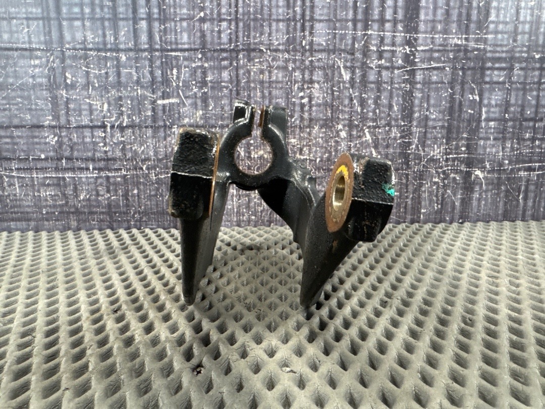 Кронштейн амортизатора, 1310 рублей, Красноярск