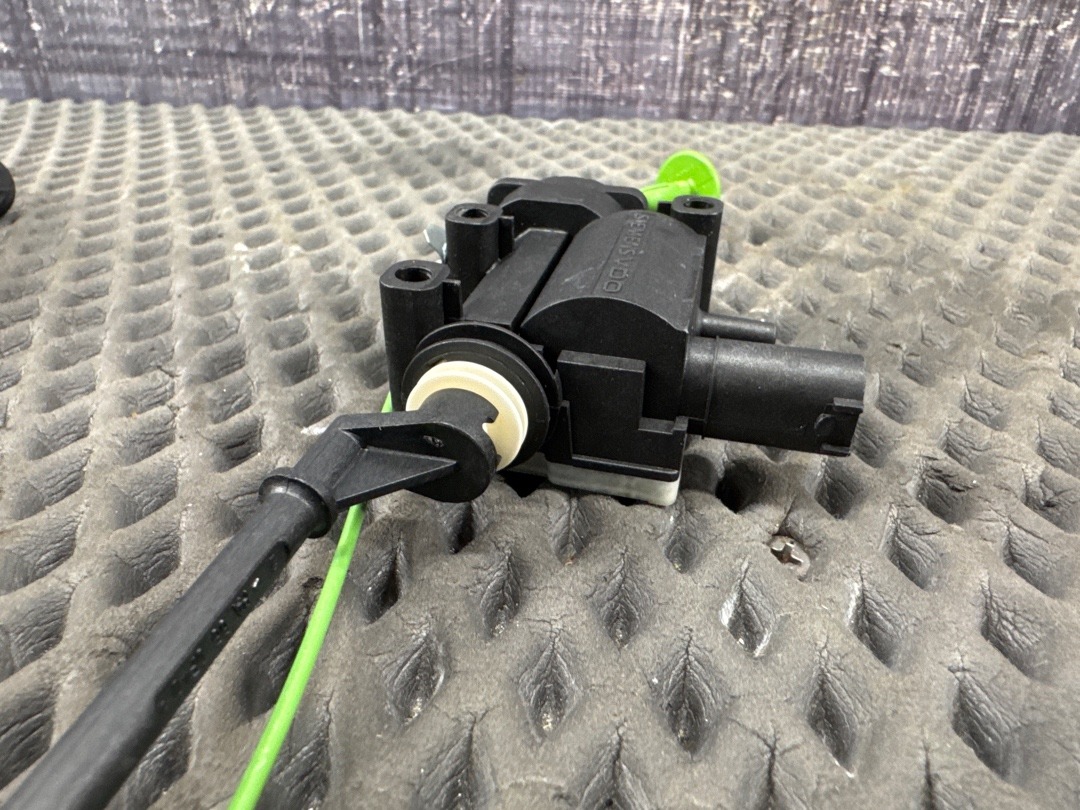 Замок лючка бензобака, 760 рублей, Красноярск