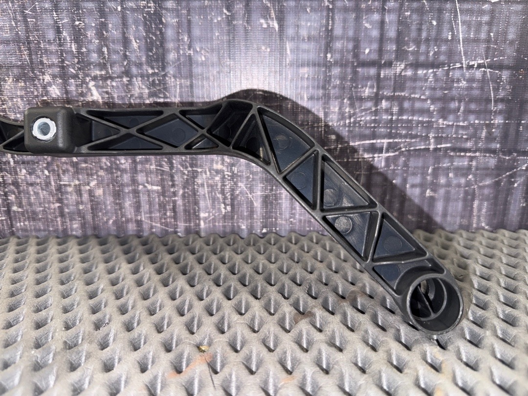 Кронштейн корпуса воздушного фильтра, 670 рублей, Красноярск