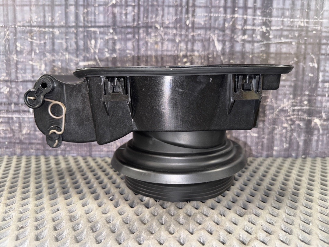 Лючок бензобака, 1020 рублей, Красноярск