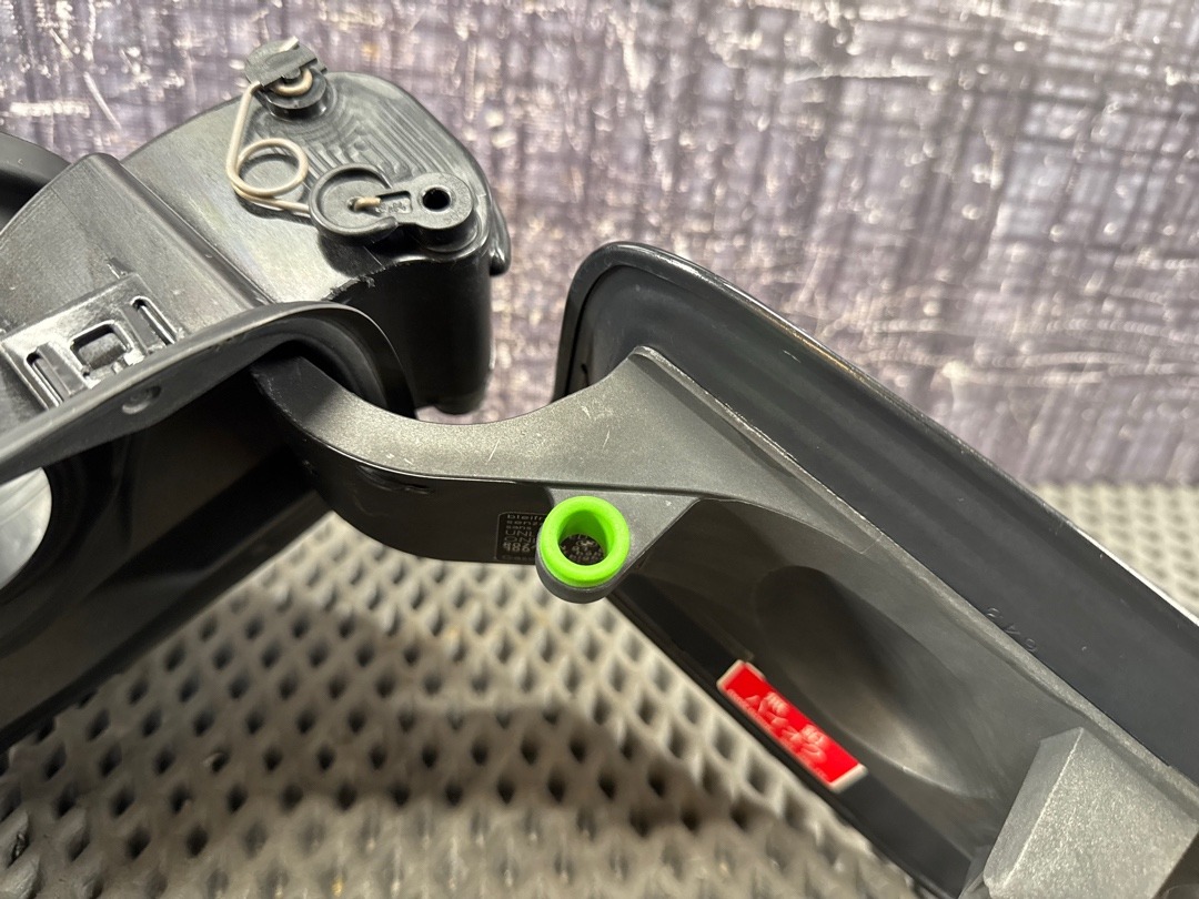 Лючок бензобака, 1020 рублей, Красноярск