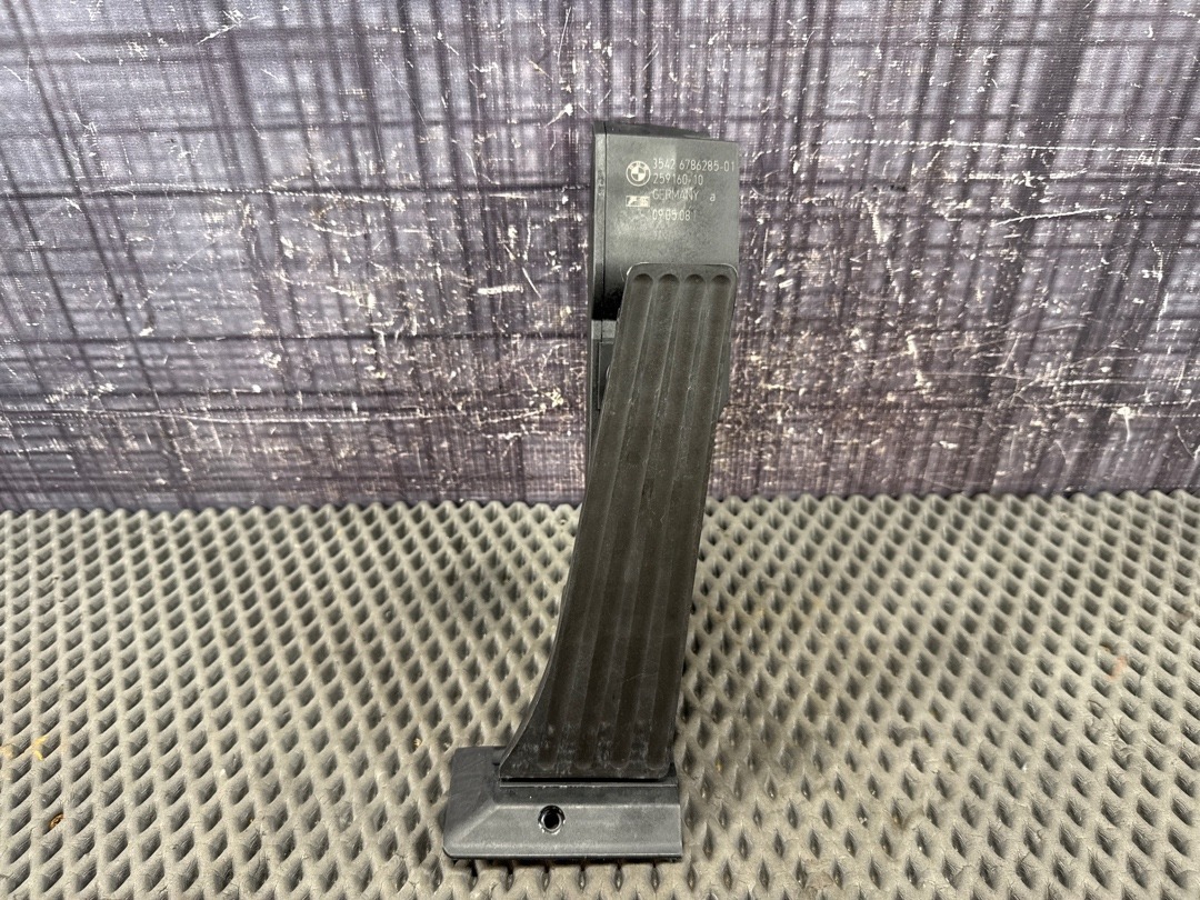 Педаль газа, 1960 рублей, Красноярск