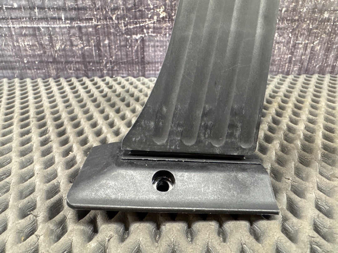 Педаль газа, 1960 рублей, Красноярск