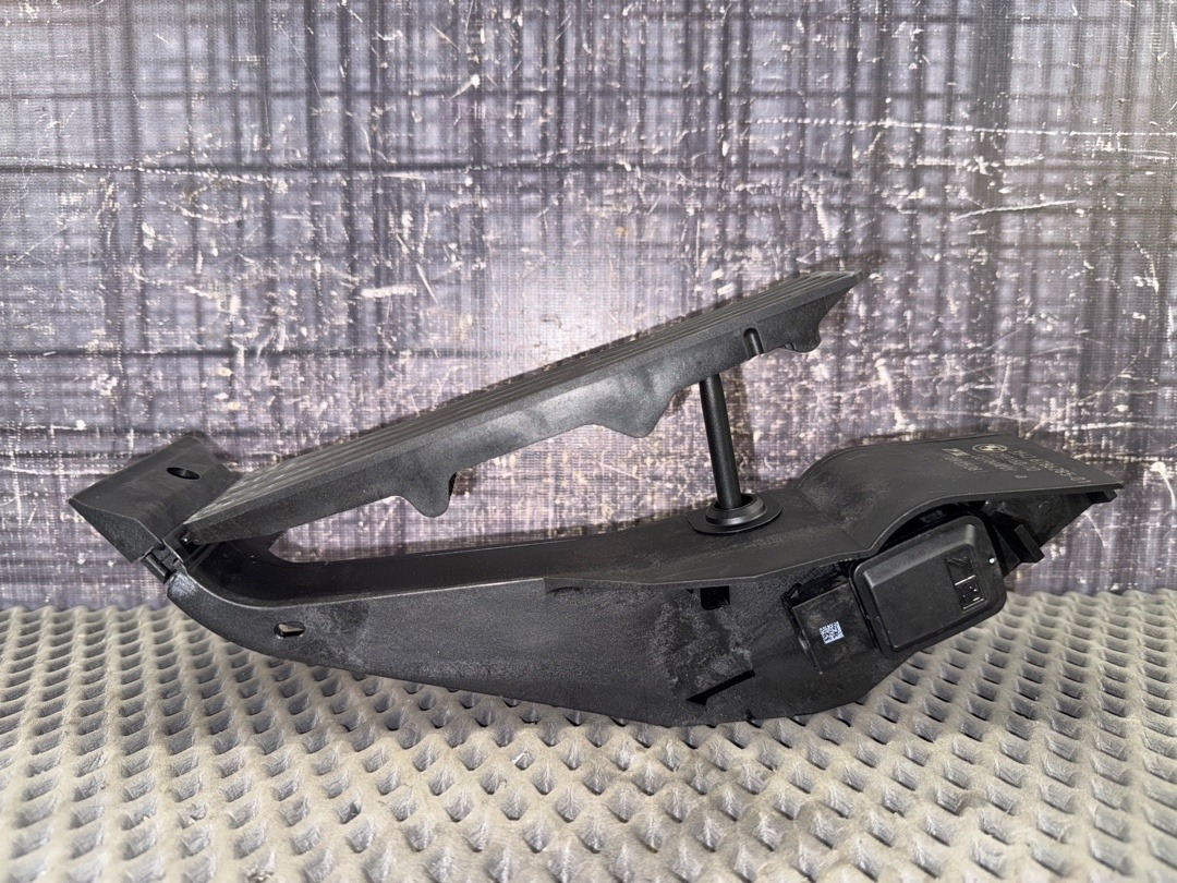 Педаль газа, 1960 рублей, Красноярск